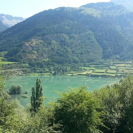 En Altos De Escarrilla